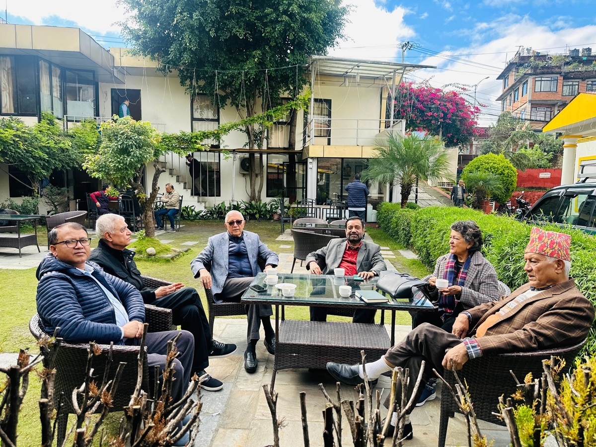 कार्यसम्पादन समिति बैठकमा भाग लिन धोविघाट पुगेका नेताहरू।