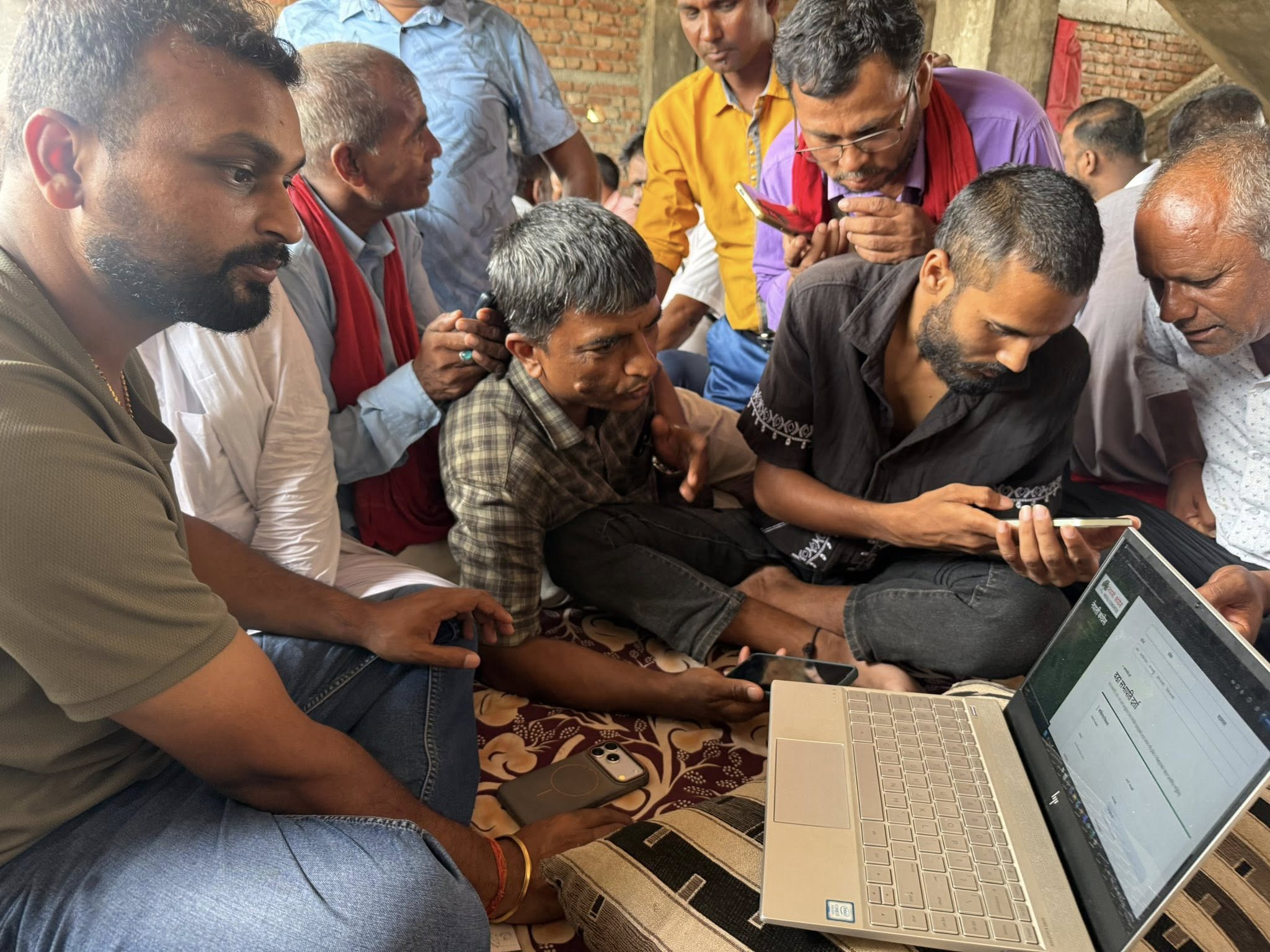 सर्लाहीमा क्रियाशील सदस्यता अद्यावधिक गर्दै कांग्रेस नेता कार्यकर्ता। तस्बिर स्रोत- बलदेव तिमल्सिना।
