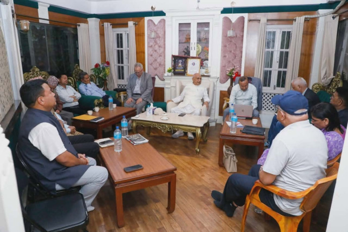 ओली निवासमा एमाले सचिवालय बैठक जारी