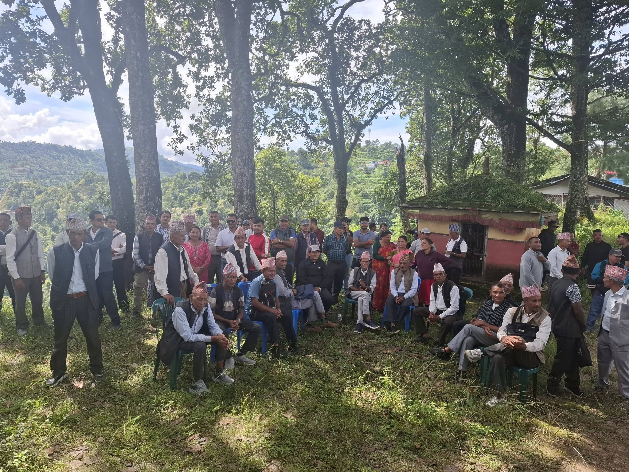 गोरखाको भिमसेन थापा गाउँपालिका अधिवेशनका लागि भेला भएका कार्यकर्ता। तस्बिर स्रोत- शिवहरि तिमल्सिना।