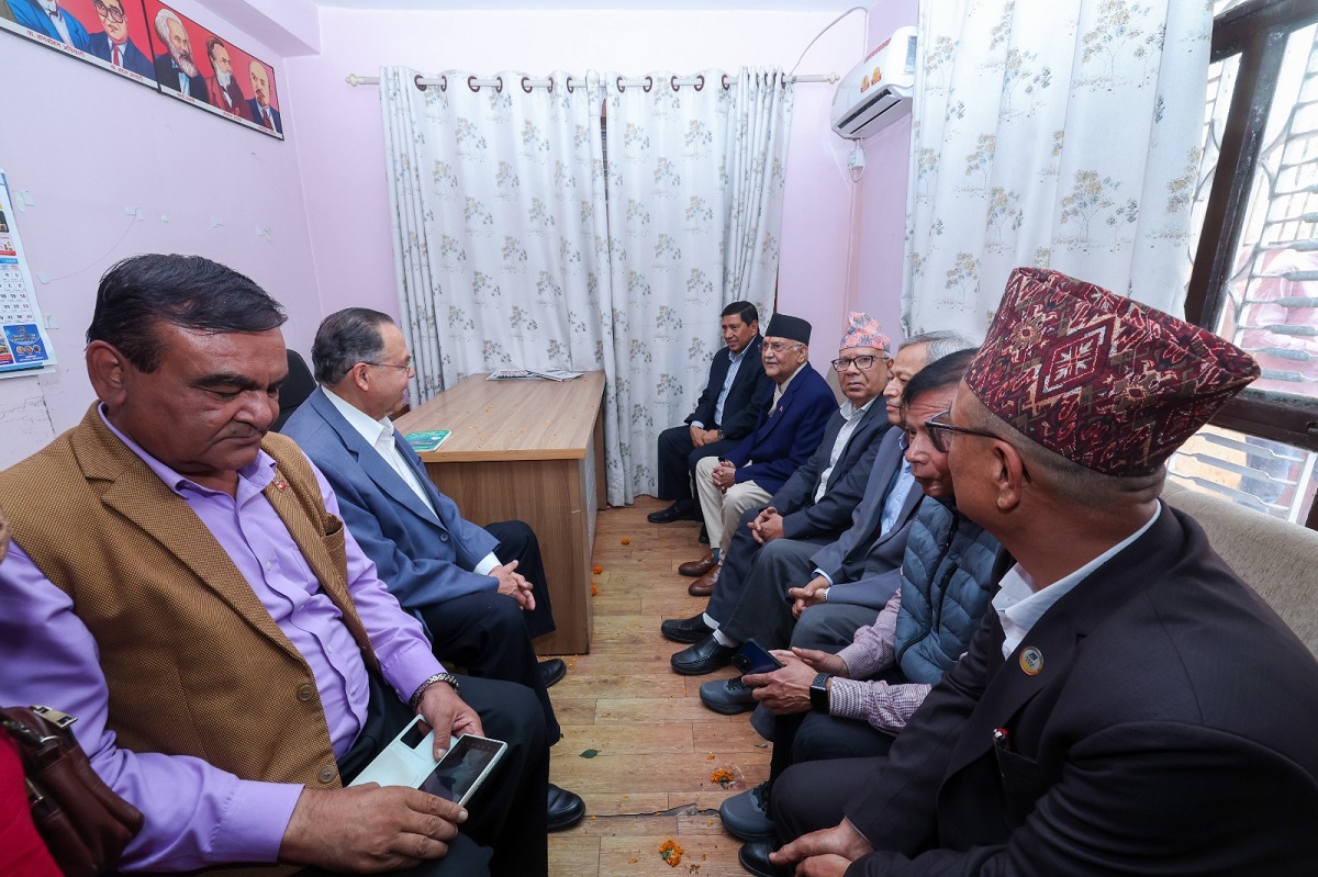 एकीकृत समाजवादीको कार्यालयमा पुगे प्रधानमन्त्री ओली