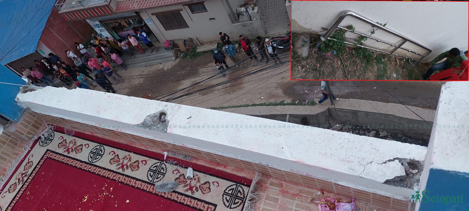 काठमाडौंको गोलढुंगामा सेल्फी खिच्न लाग्दा भाँचिएको एउटा घरको रेलिङ। तस्बिर: सेतोपाटी।