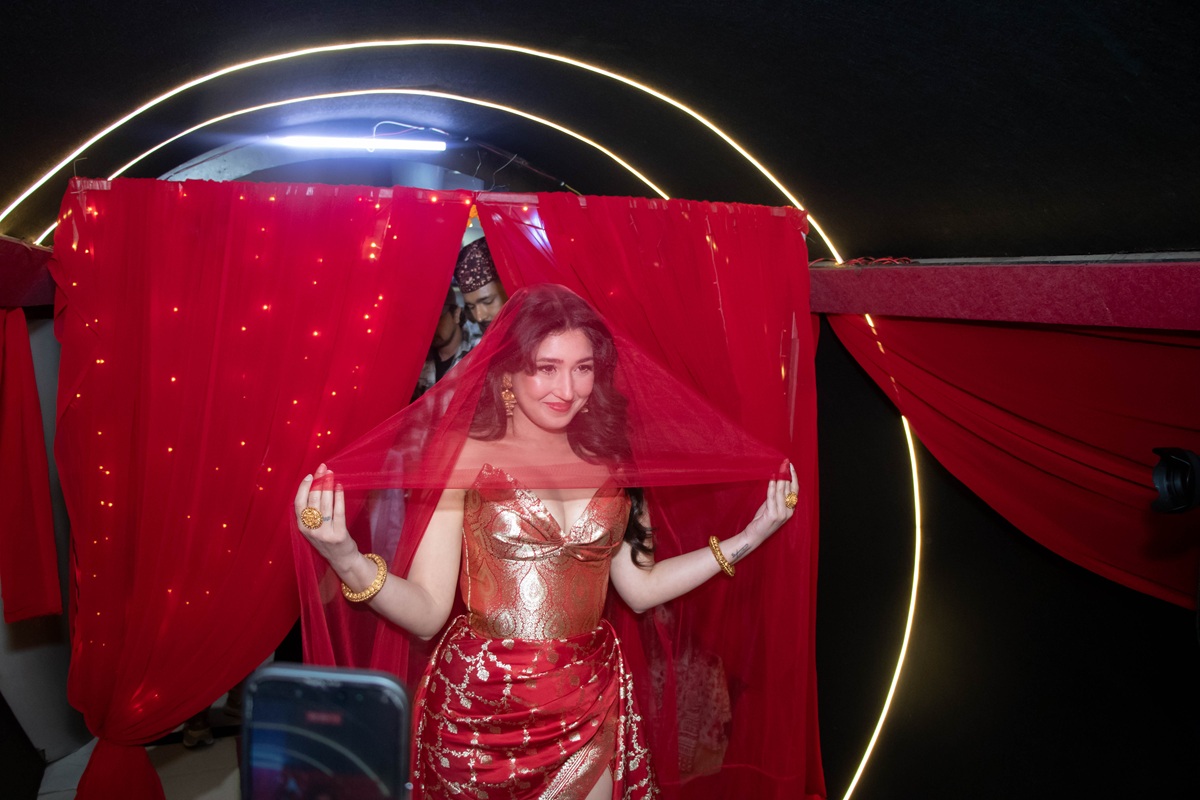 Anchal-Sharma_Ek-muthi-Badaal-1778751531.jpg