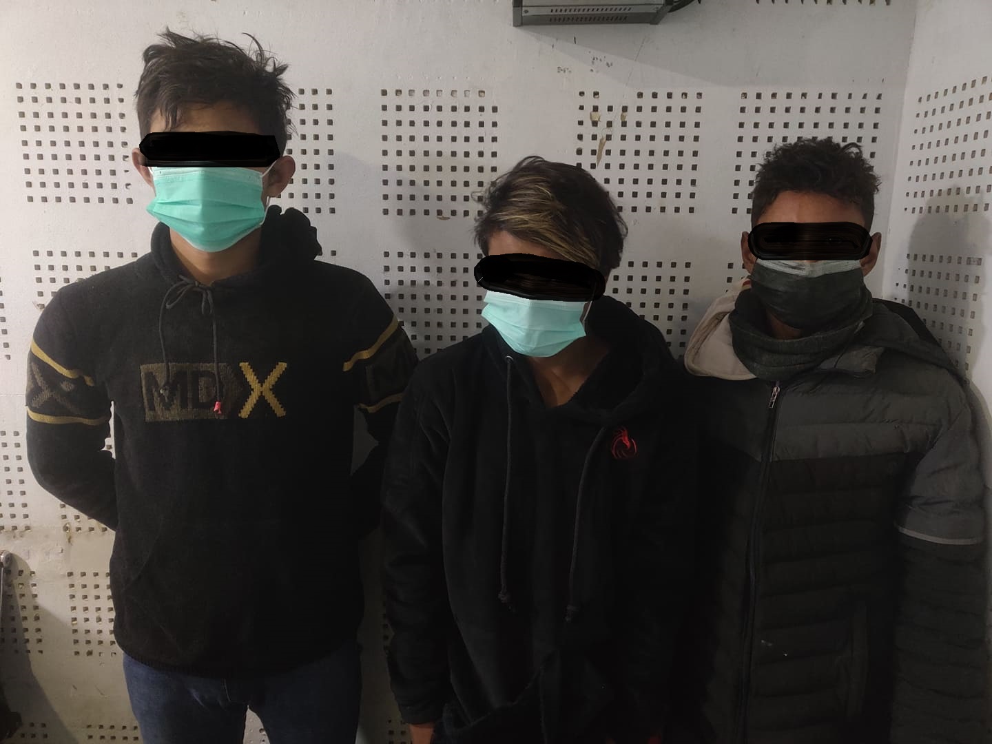 पक्राउ परेकाहरू।