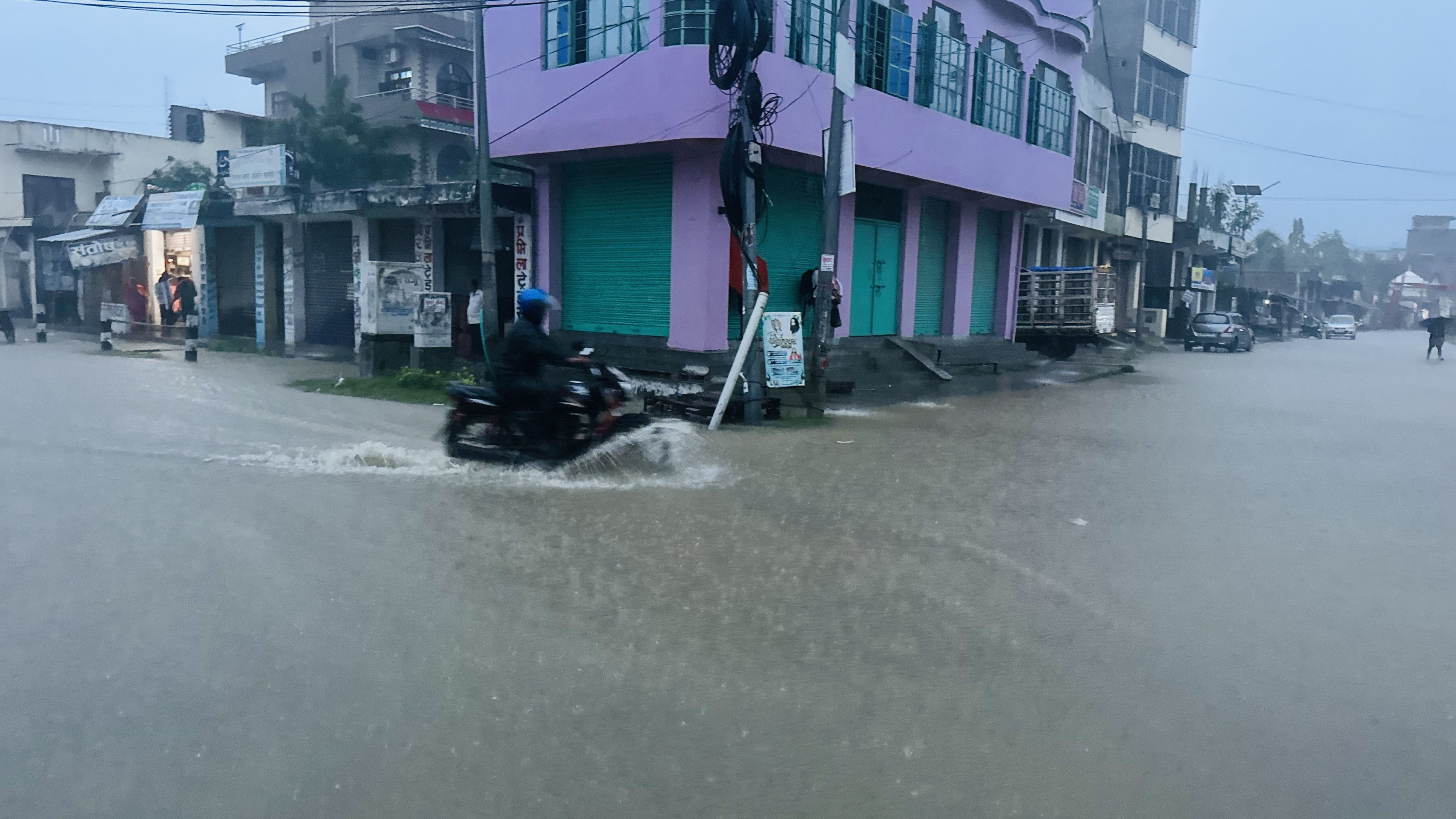 मलङ्गवाको जिविस चोक डुवानमा अविरल वर्षाका कारण शनिबार डुवानमा परेको सर्लाही सदरमुकाम मलङ्गवाको जिविस चोक ।तस्बिर : विश्वनाथ ठाकुर/रासस