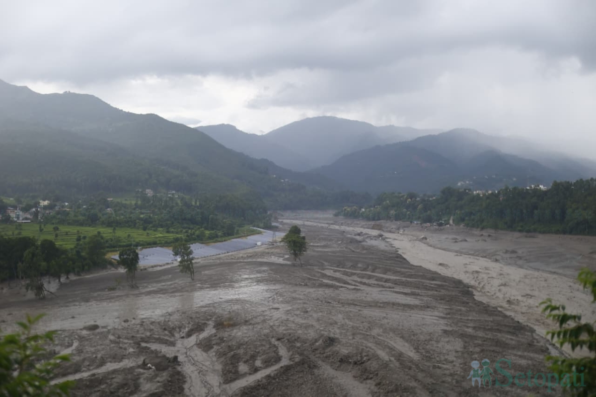 रसुवाको भोटेकोशी नदीमा आएको बाढीका कारण जिल्लाको उत्तरगया गाउँपालिकामा रहेको त्रिशुली नदी आसपासको प्रभावित क्षेत्र। तस्बिर सौजन्यः उत्तरगया गाउँपालिकाका अध्यक्ष माधव अर्याल/रासस