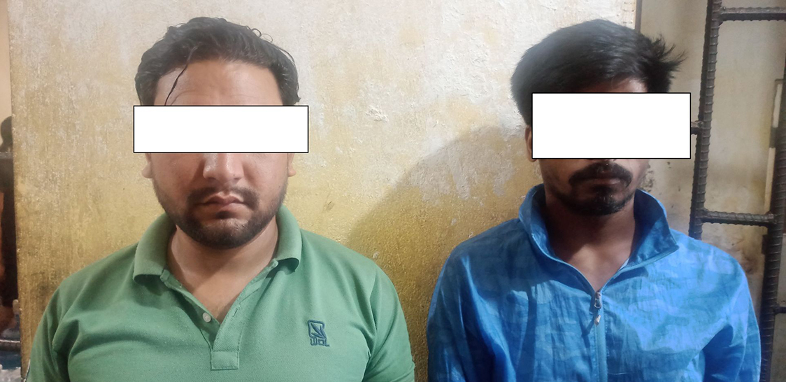 पक्राउ परेका धनबहादुर र चन्द्रप्रकाश।