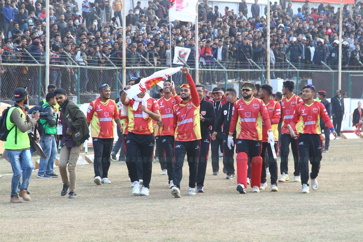 २०७५ मा इपिएल जितेपछि खुसी मनाउँदै ललितपुर प्याट्रिओट्स।