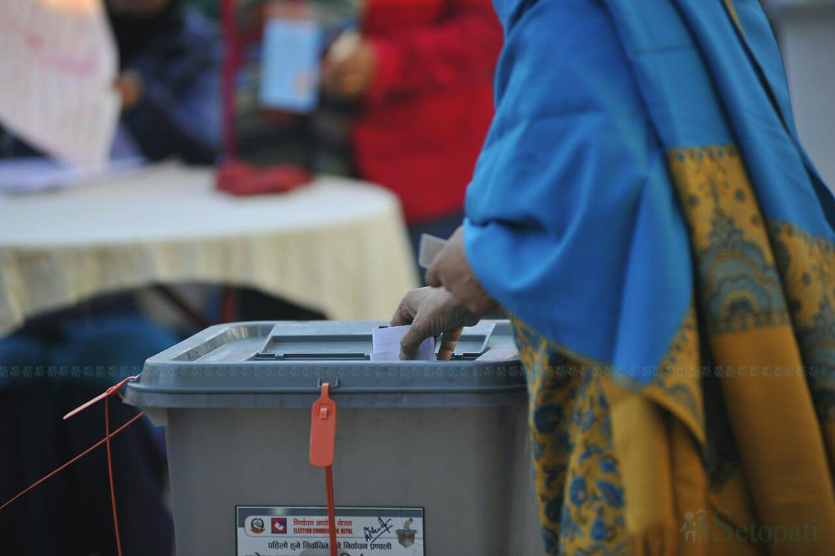 २०७४ सालको संसदीय निर्वाचनमा मतदान गरिँदै। फाइल तस्बिर: सेतोपाटी