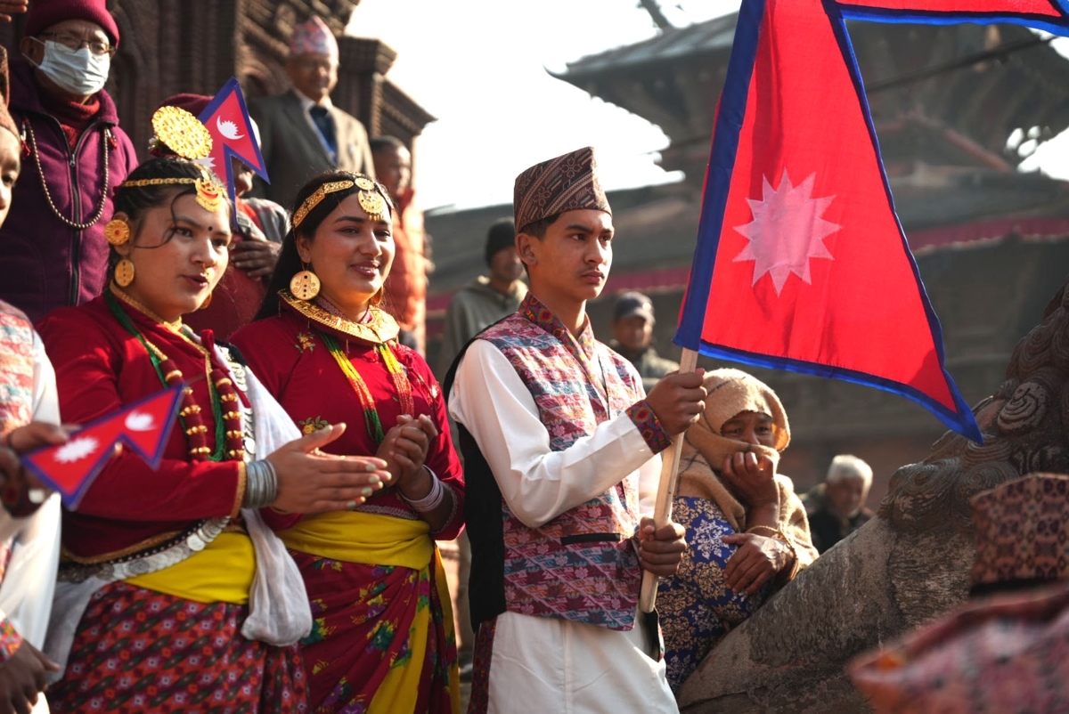 काठमाडौंको वसन्तपुरमा बिहीबार राष्ट्रिय पोशाक एवं टोपी दिवस मनाउँदै सहभागीहरू। विगत १३ वर्षदेखि विविध कार्यक्रम गरी यो दिवस मनाउन थालिएकाे छ। तस्बिर : गोपाल दाहाल/ रासस