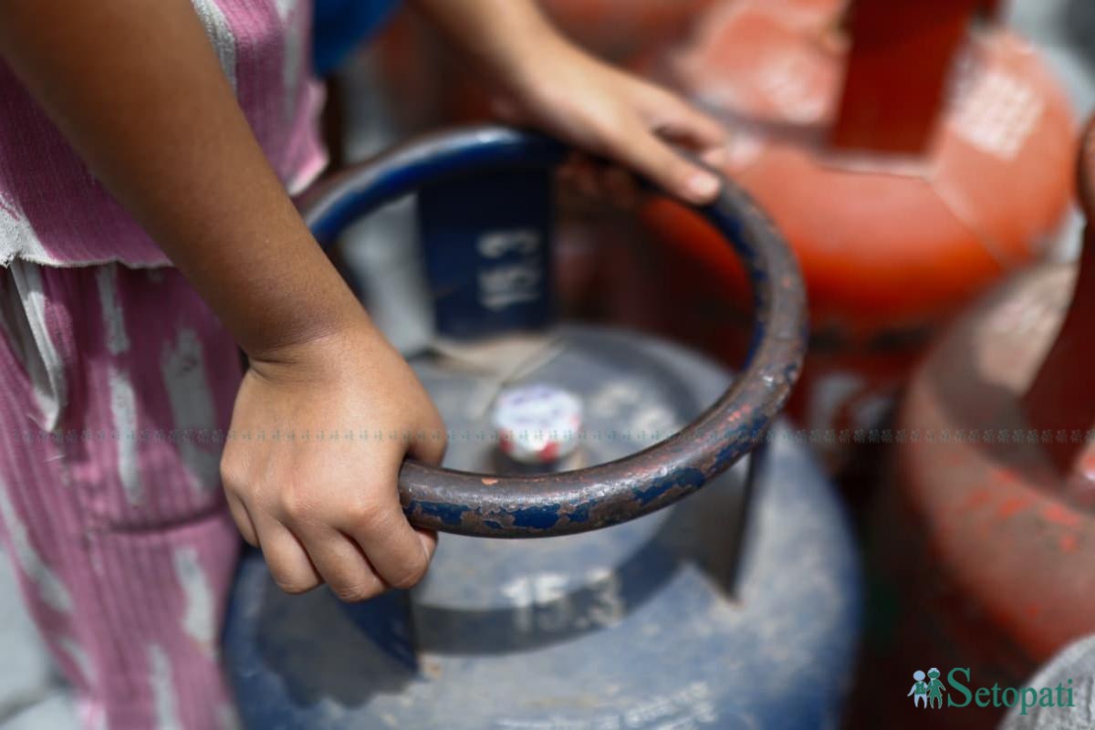 Gas-shortage_nigam-line_NPL-(1)-ink-1786874269.jpeg