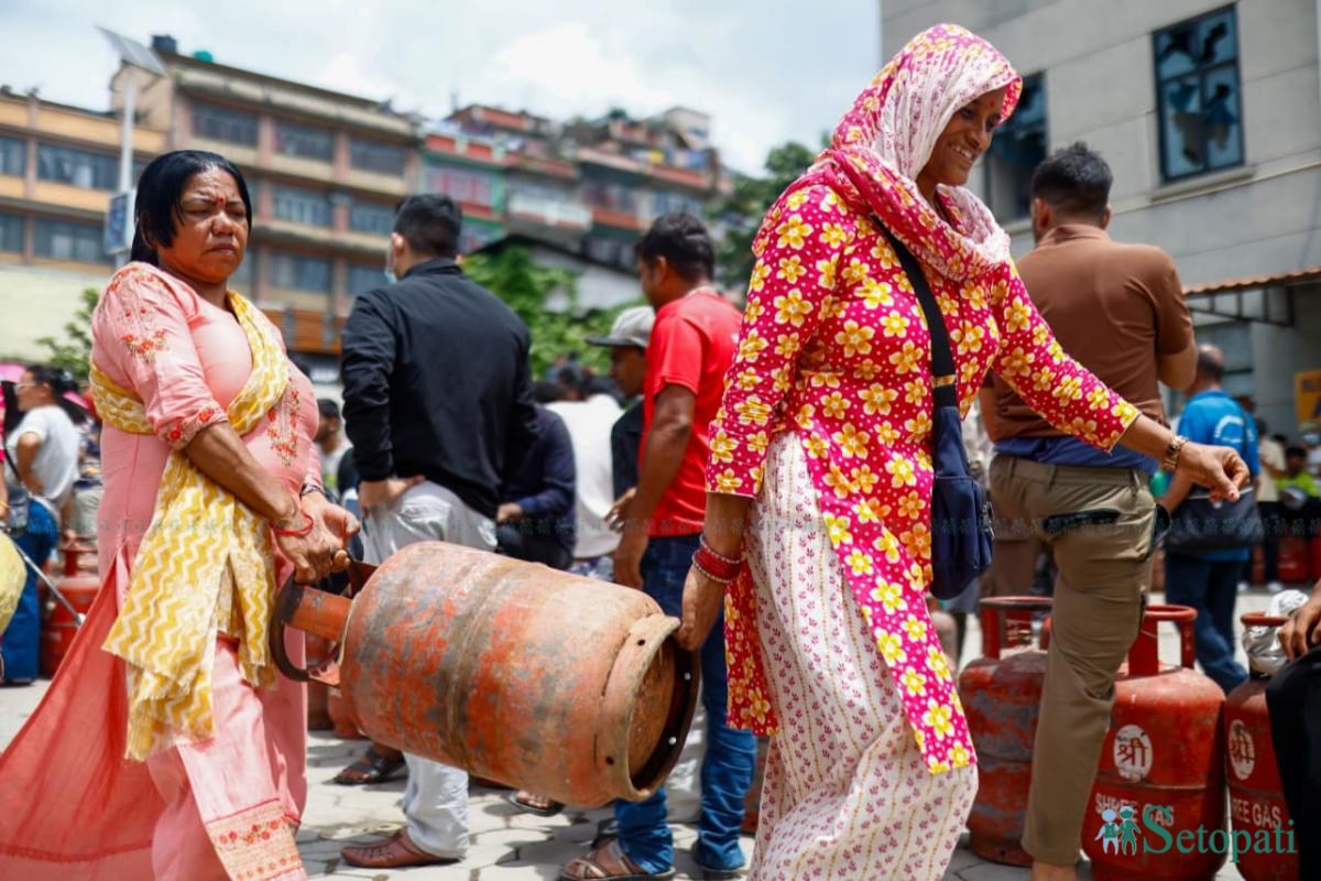 Gas-shortage_nigam-line_NPL-(10)-ink-1786874270.jpeg