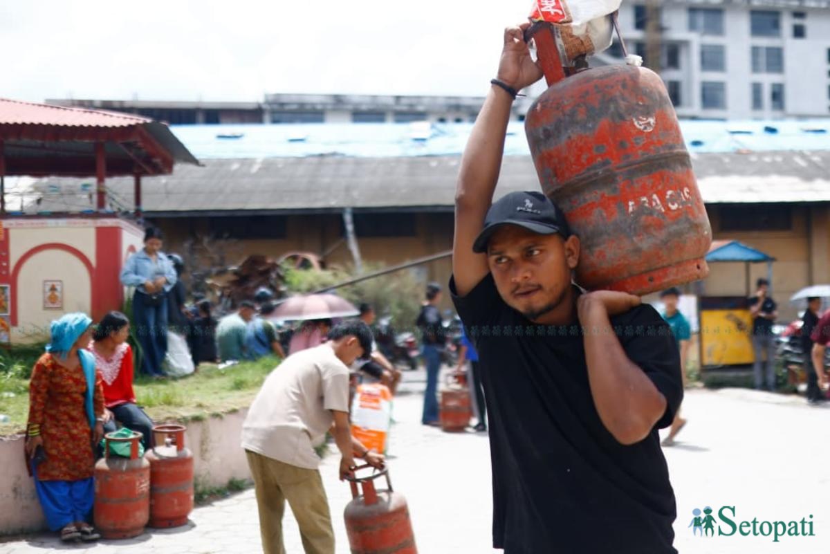 Gas-shortage_nigam-line_NPL-(5)-ink-1786874270.jpeg