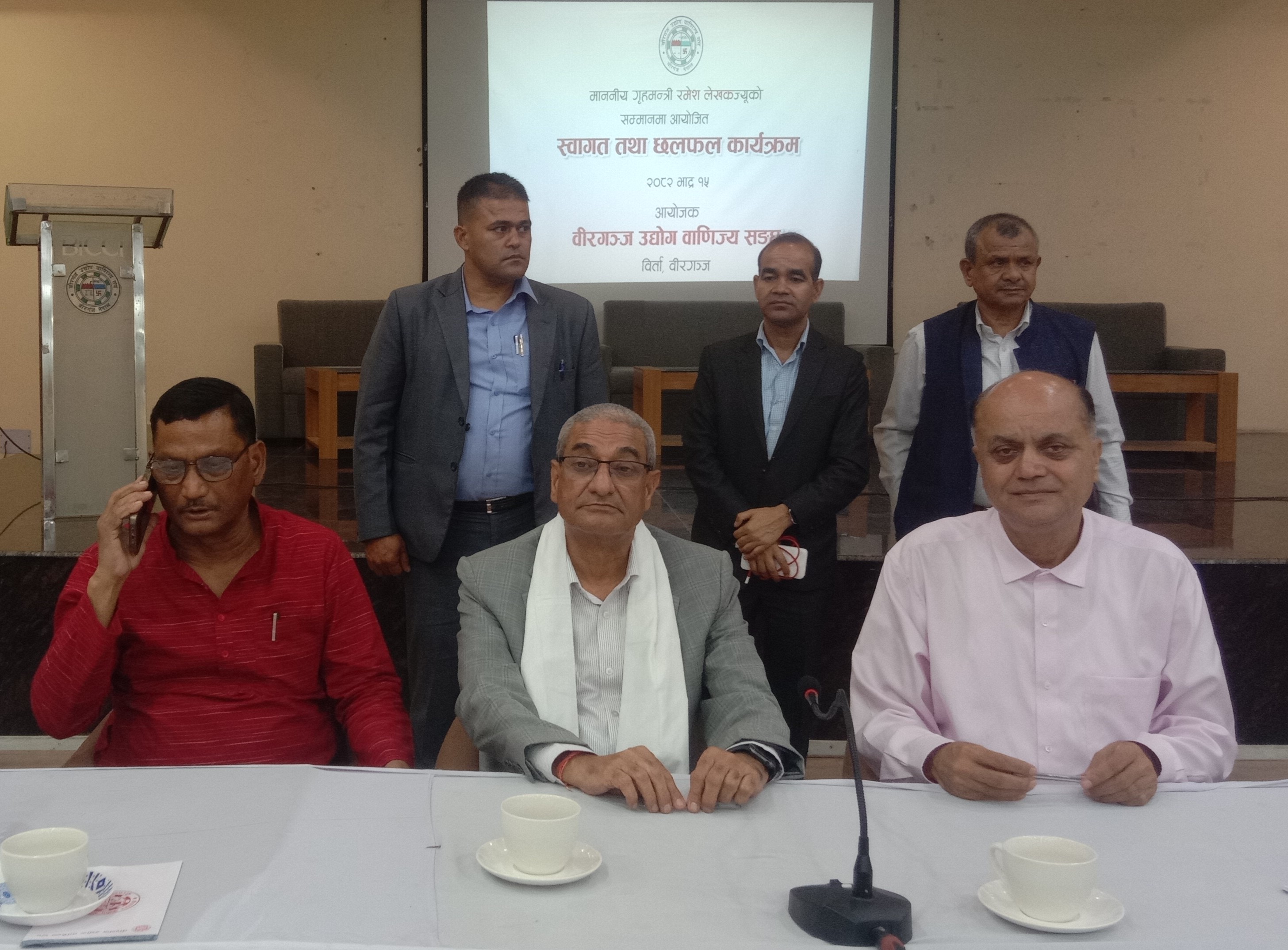 अवैध सामान आयो भने पनि व्यापारीकै गोदाममा जान्छ : गृहमन्त्री लेखक