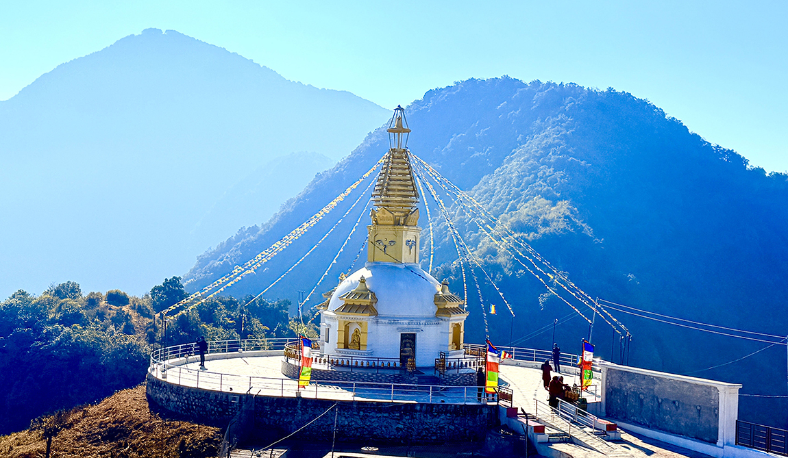 गुल्मीको सत्यवती गाउँपालिका–८ भार्सेस्थित भार्से देउरालीमा स्थानीयको सहयोगमा पर्यटन प्रवर्द्धनका लागि दुई करोड ५० लाखको लागतमा निर्माण गरिएको बौद्ध स्तुप। बौद्ध स्तुप निर्माण भएसँगै भार्सेमा आन्तरिक तथा बाह्य पर्यटकहरूको आगमन बढेको छ। तस्बिर: जनार्दन घिमिरे/रासस