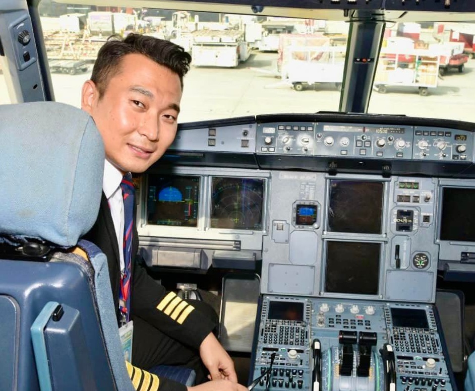 नेपाल वायुसेवा निगमका वरिष्ठ पाइलट दिपुराज ज्वार्चन। तस्बिर: ज्वार्चनको फेसबुकबाट