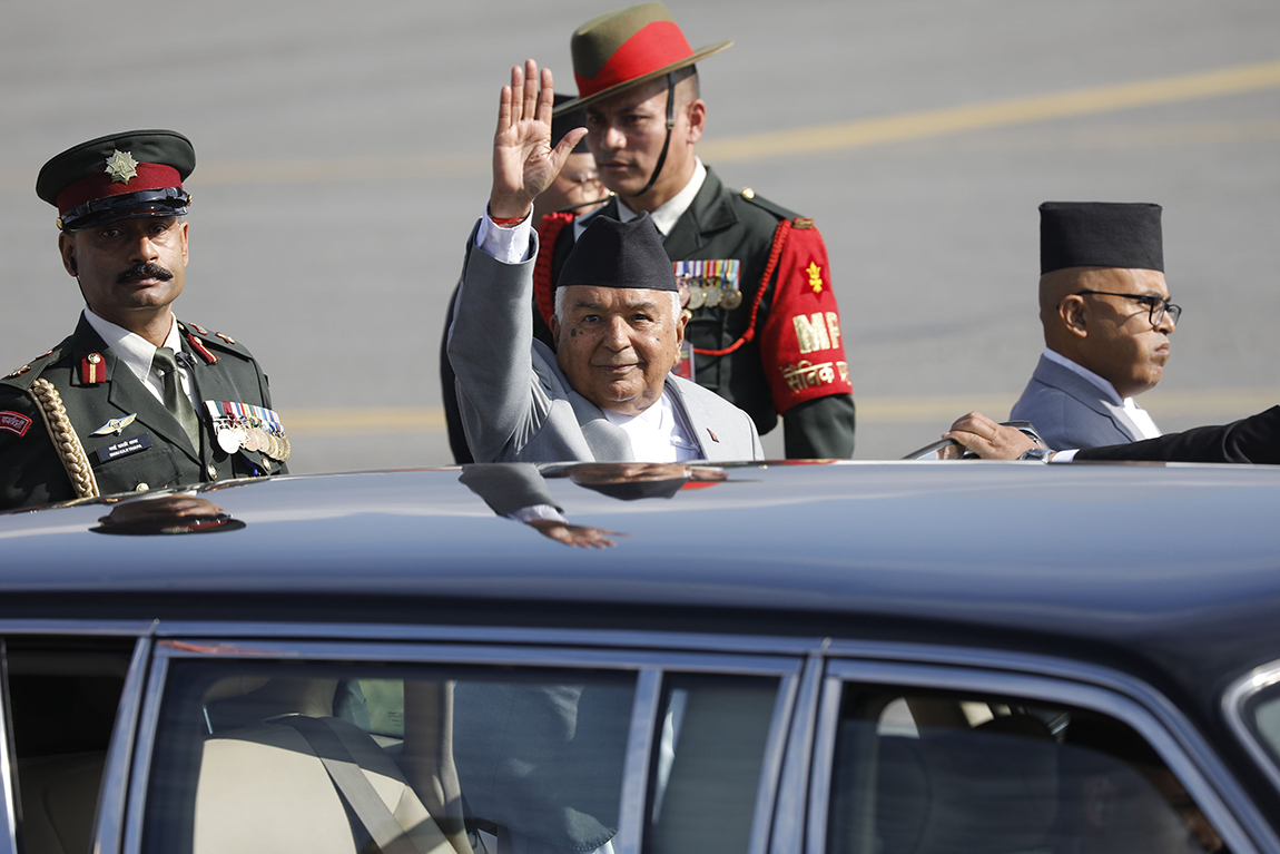 राष्ट्रपति रामचन्द्र पौडेल कतारको राजधानी दोहामा यही कात्तिक १८ देखि २० गतेसम्म आयोजना हुने ‘सामाजिक विकासका लागि दोस्रो विश्व शिखर सम्मेलन’मा सहभागी हुन आज सोमबार त्यसतर्फ प्रस्थान गर्ने क्रममा  त्रिभुवन अन्तर्राष्ट्रिय विमानस्थलको अतिविशिष्ट कक्षमा। तस्बिर: किरणराज बिष्ट/रासस