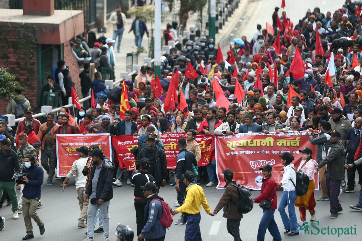 बल्खुदेखि मार्चपास गर्दै शान्तिवाटिका पुगे मिटरब्याज/लघुवित्त पीडित (तस्बिरहरू)