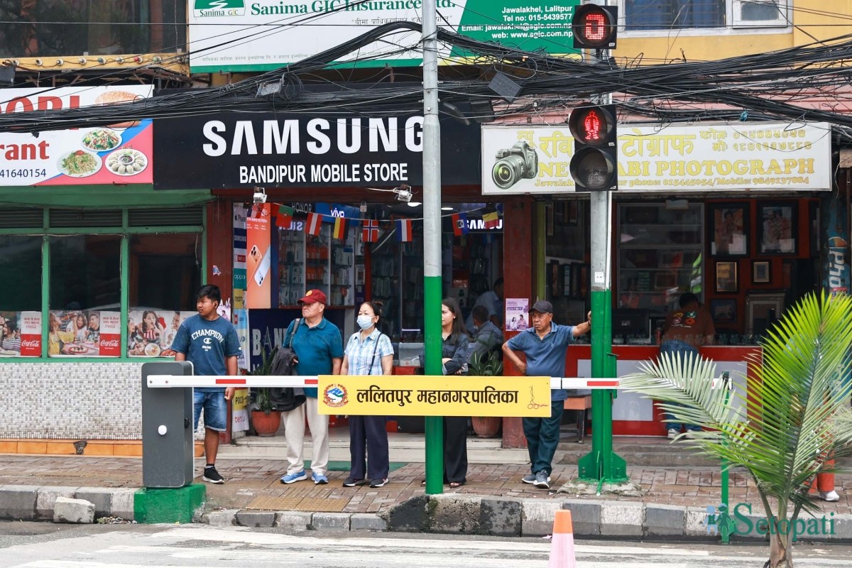 Lalitpur-road-cross-safety-barrier_Nepal-Photo-Library4-ink-1784003320.jpeg