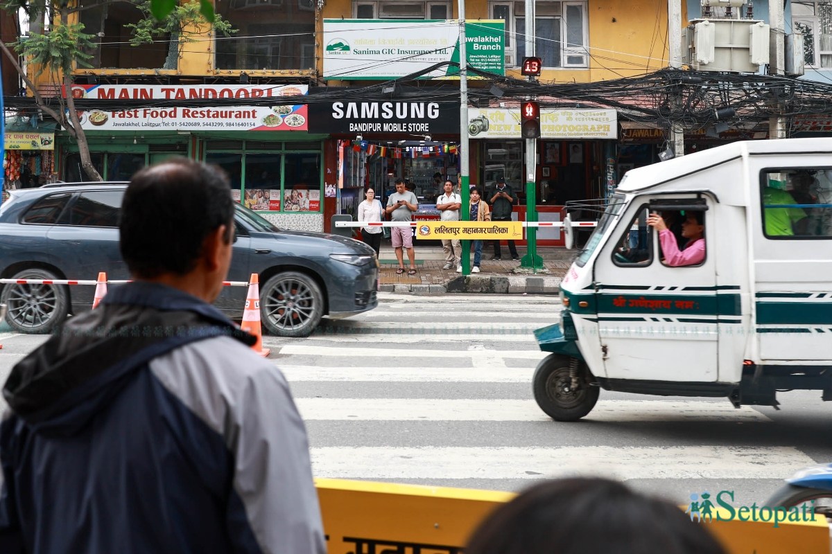Lalitpur-road-cross-safety-barrier_Nepal-Photo-Library9-ink-1784003321.jpeg