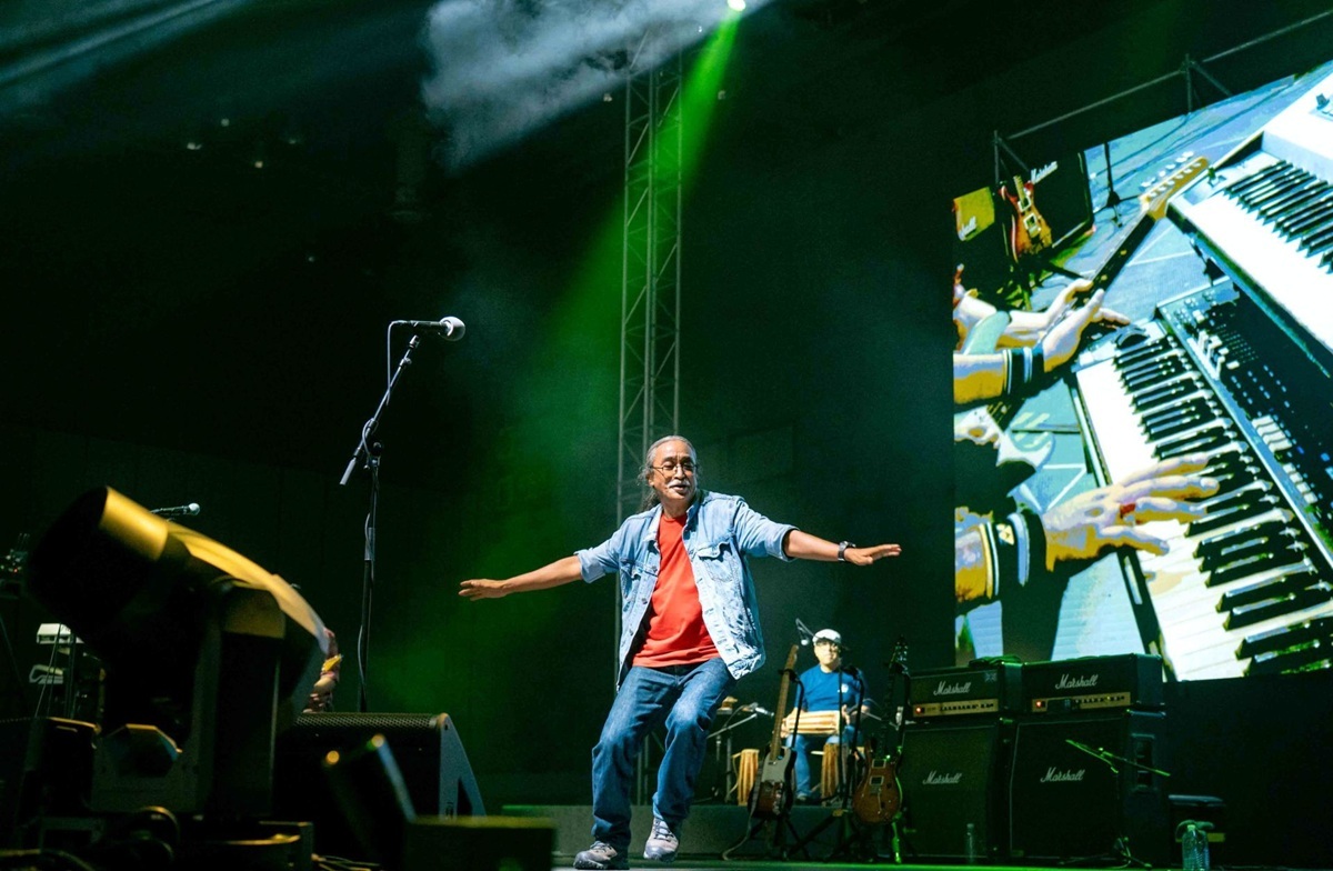Nepathya-frontman-Amrit-Gurung-on-stage.-Photo---Nepalaya-1790581931.jpg