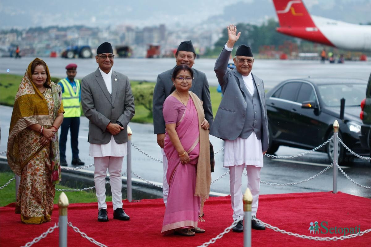प्रधानमन्त्री ओली चीन प्रस्थान (तस्बिरहरू)