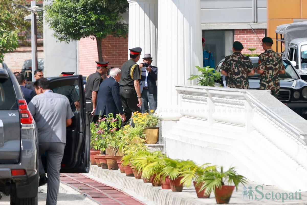 PM-officr-indian-army-staff-chief_Nepal-photo-library_-7-1787045211.jpg