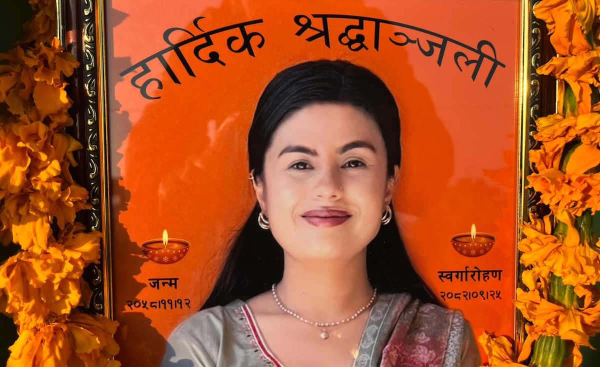 दुर्घटनामा ज्यान गुमाएकी आयुषा सिंखडा। थली सिंखडा गाउँमा रहेको उनको घरमा अहिले उनलाई श्रद्धाञ्जली दिनेको घुँइचो छ। तस्बिर: सुरेन्द्र फुयाल।