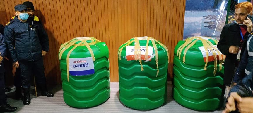 सभापति पदका लागि दोस्रो चरणको मतदानमा प्रयोग भएका ड्रम। तस्बिर स्रोत: दिनेशबिक्रम शाह