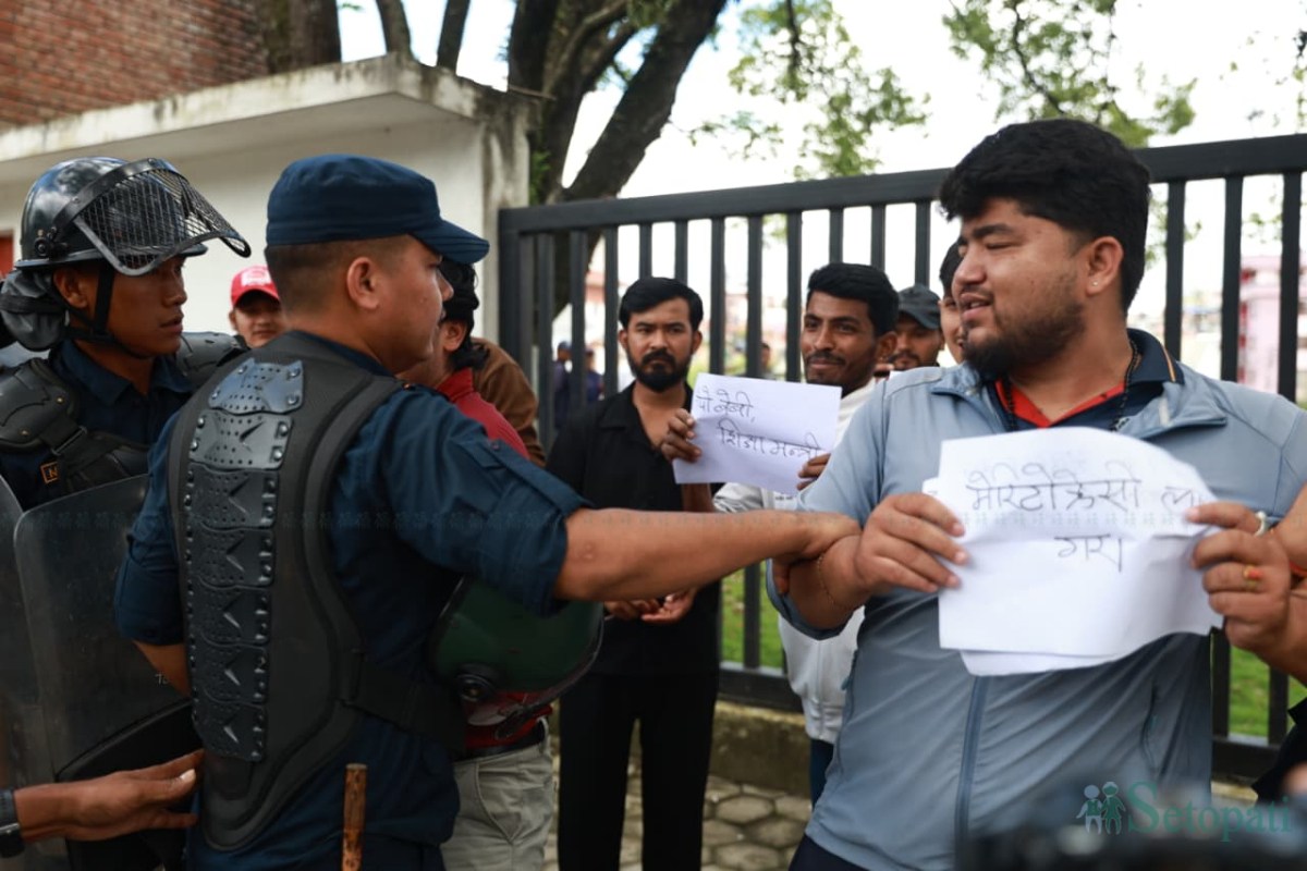 Protest-against-Sikshamantri_NPL-(6)-ink-1784786366.jpeg