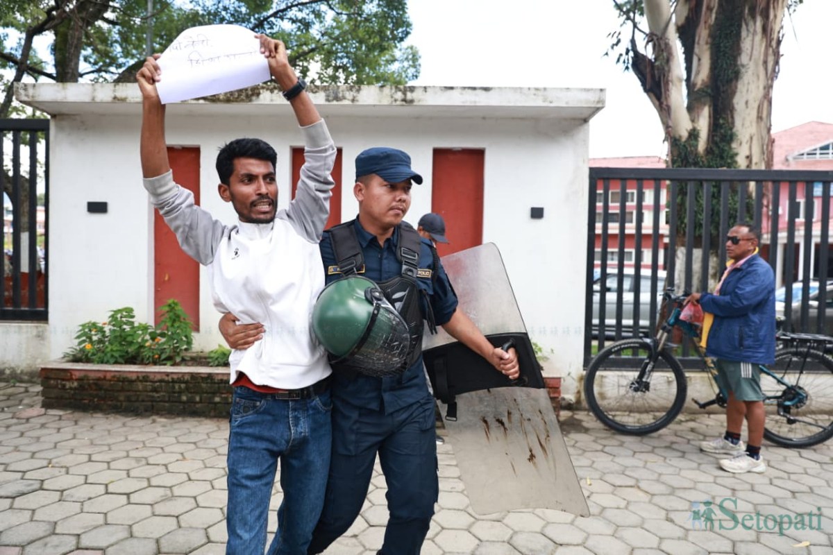 Protest-against-Sikshamantri_NPL-(8)-ink-1784786367.jpeg