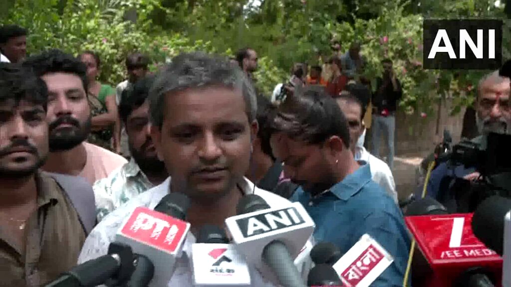 रवि ठाकुर