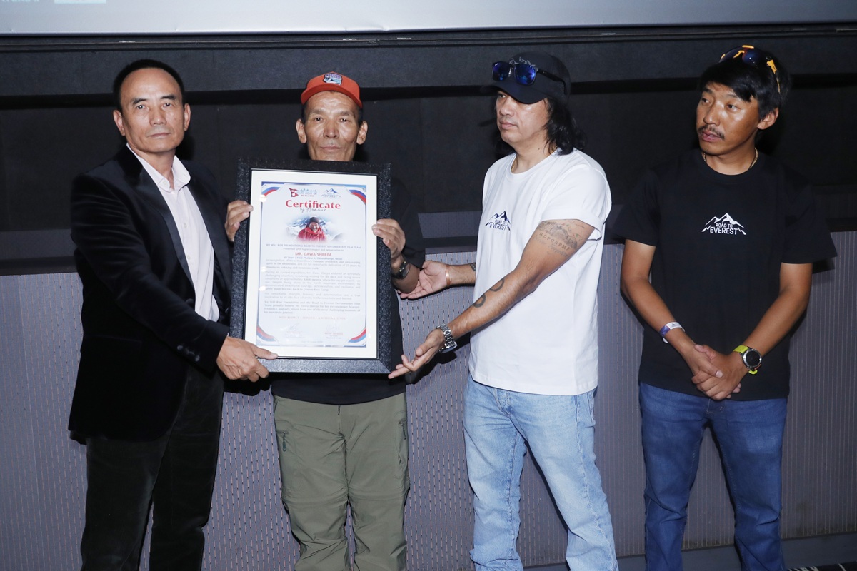Road-To-Everest-Premiere2-1787471283.JPG