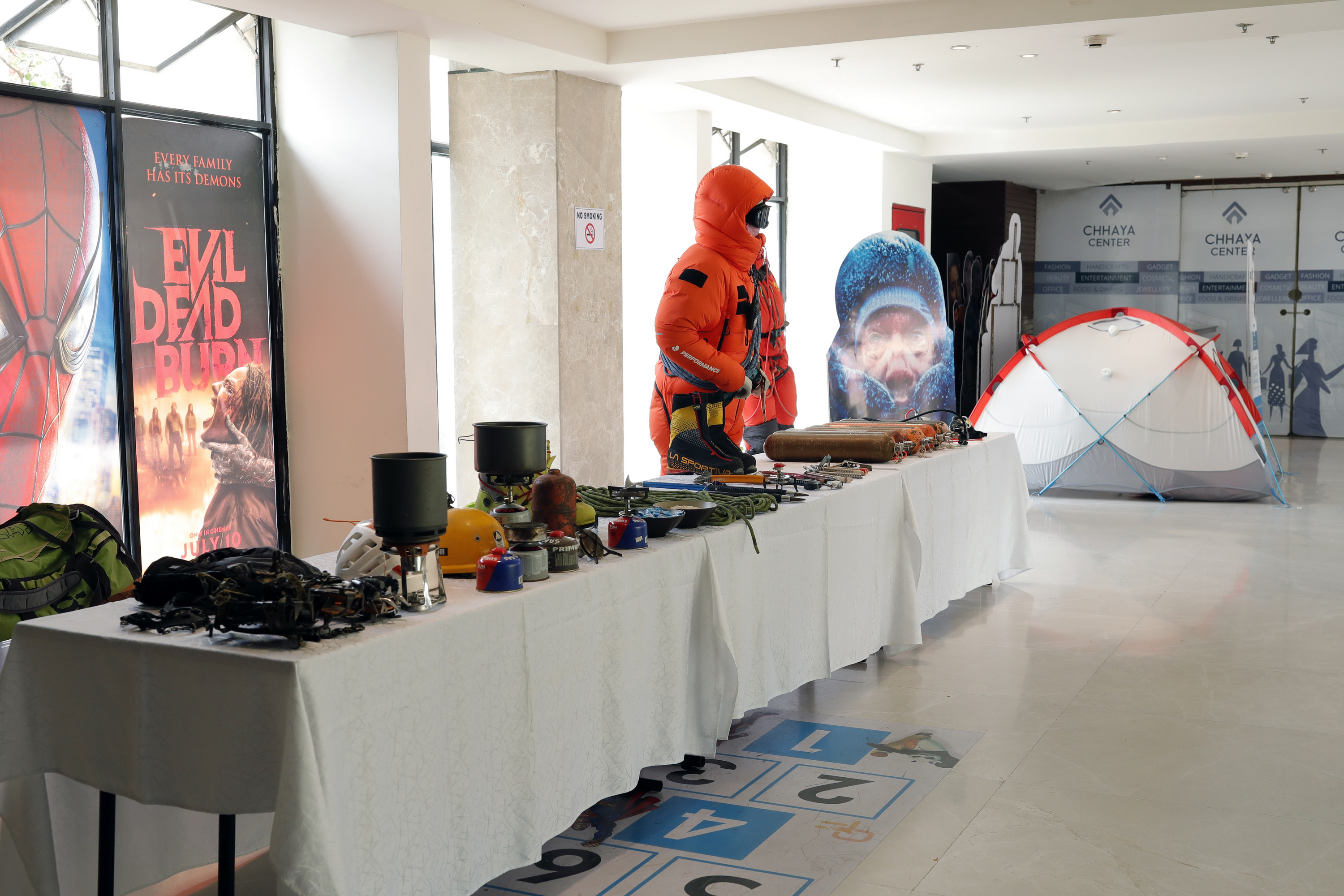 Road-To-Everest-Premiere4-1787471284.JPG