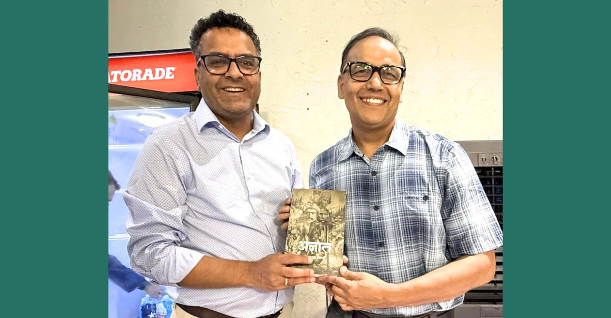 'अज्ञात' का लेखक केशवराज ज्ञवालीसँग सन्तोष रिमाल।