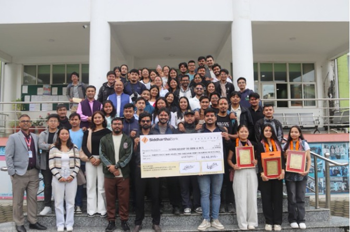 स्वयम्भू इन्टरनेशनल कलेजका टियु टपर विद्यार्थीलाई छात्रवृति
