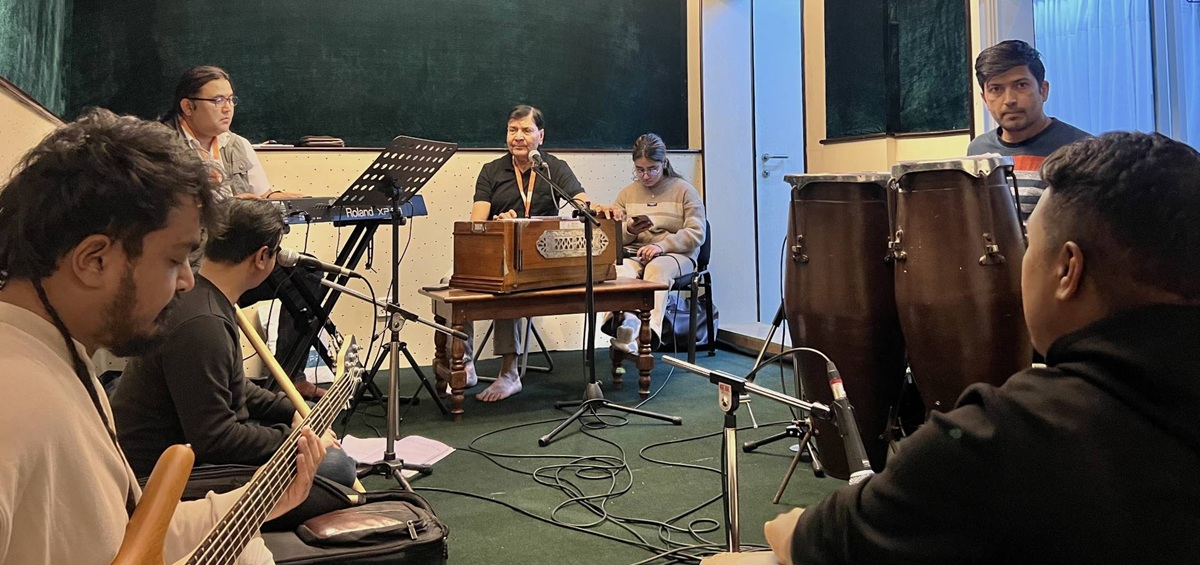 Singer-Durga-Kharel-rehearsing-with-the-Paleti-musicians--1774158700.jpg