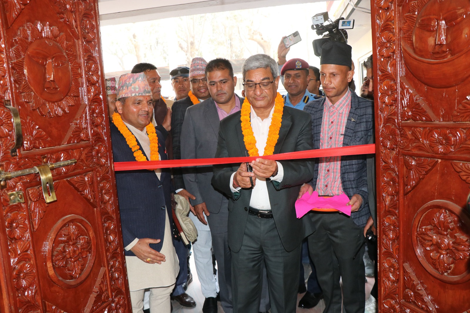 सरकारले केही गर्न नसकेको भाष्य निर्माण गर्ने प्रयास भइरहेको छ: गृहमन्त्री लेखक