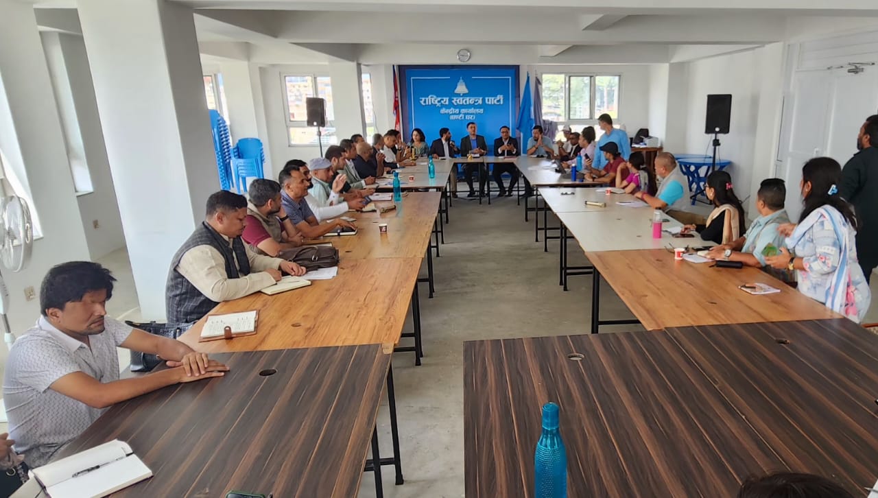 स्वर्णिम वाग्लेले लुम्बिनी सभापति पाठकलाई भने- राजतन्त्रबारे धारणा स्पष्ट पार्नुस्