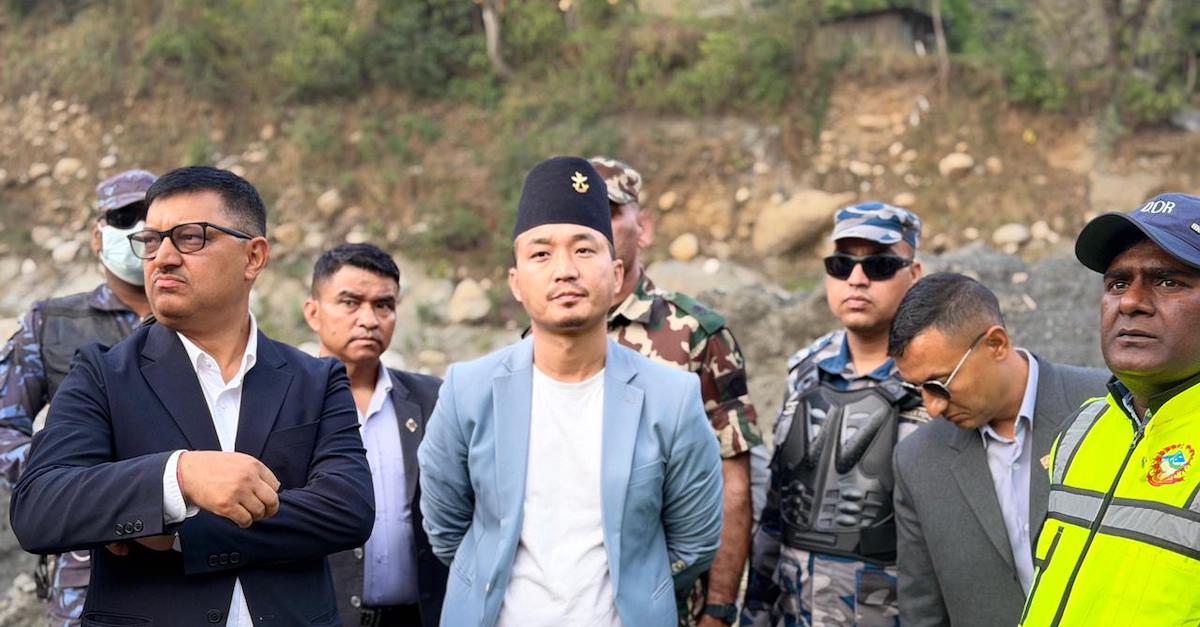 मंगलबार रोशी खोला निरीक्षण क्रममा गृहमन्त्री सुधन गुरूङ। तस्बिर स्रोत: गृहमन्त्रीको सचिवालय