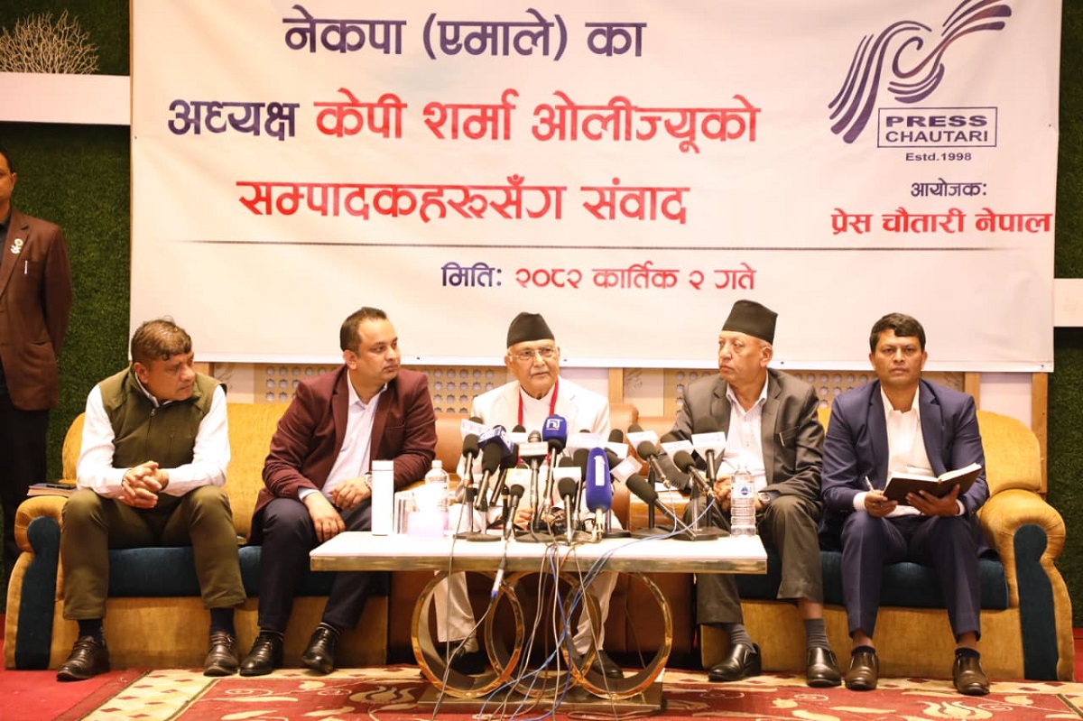 मेरो हजुरबुवाले १२५ वर्षअघि बनाएको ९६ वर्षीय बुवा बस्ने घर जलाए: ओली