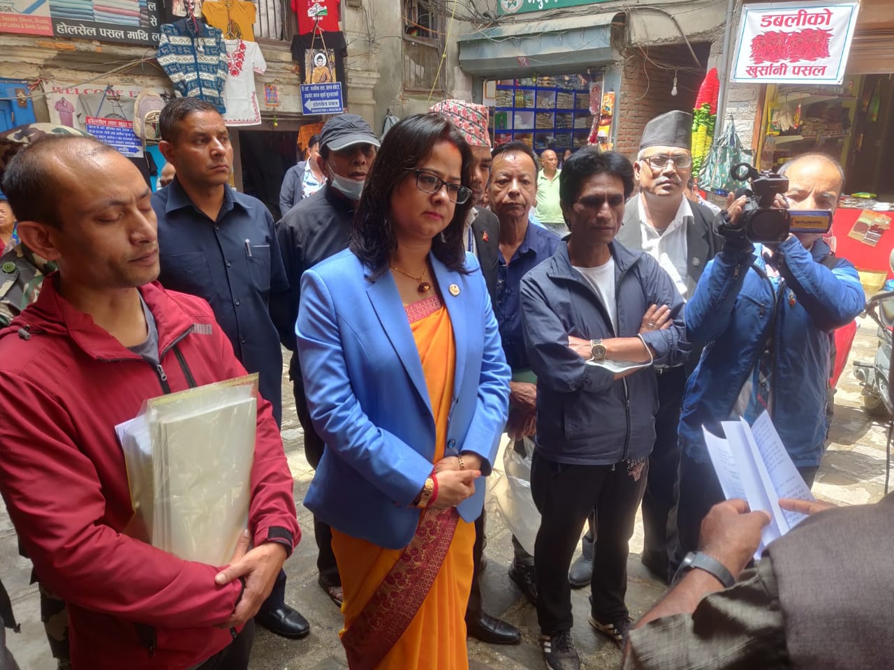 असनको कोथुननीस्थित अशोक वृक्ष विहार निरीक्षण क्रममा भूमि व्यवस्था मन्त्री रञ्जिता श्रेष्ठ।