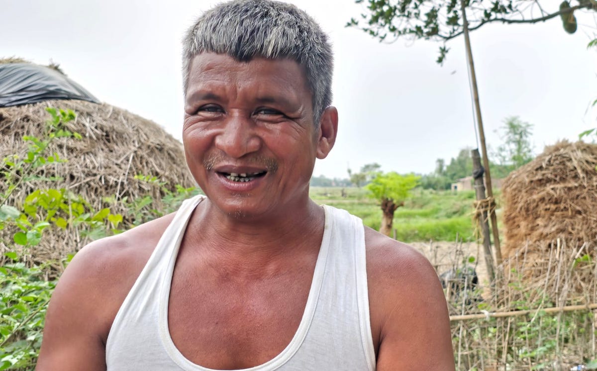 'पैसा हुँदा त अनेकथरी बुद्धि फुर्छ नि!'