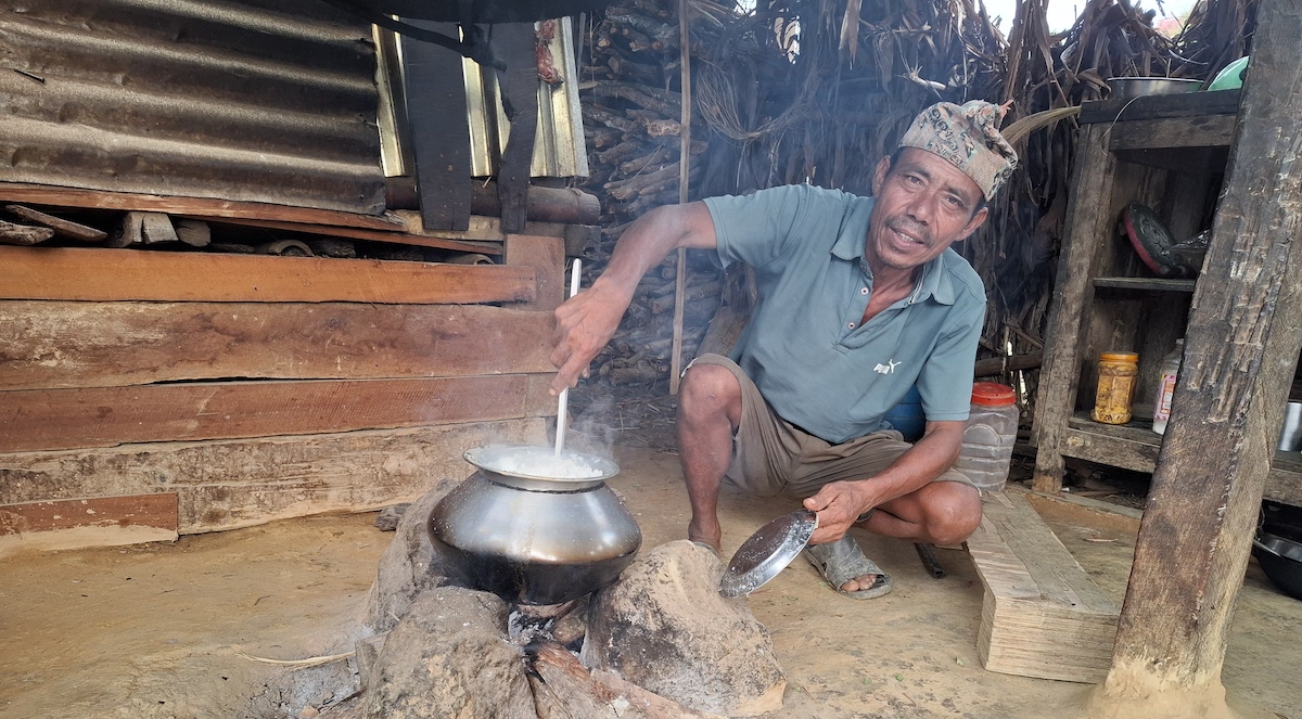 'एक दिन खुसी हुने भए पो सम्झिनु, सधैं खुसी होइन्छ कति सम्झिनू!'