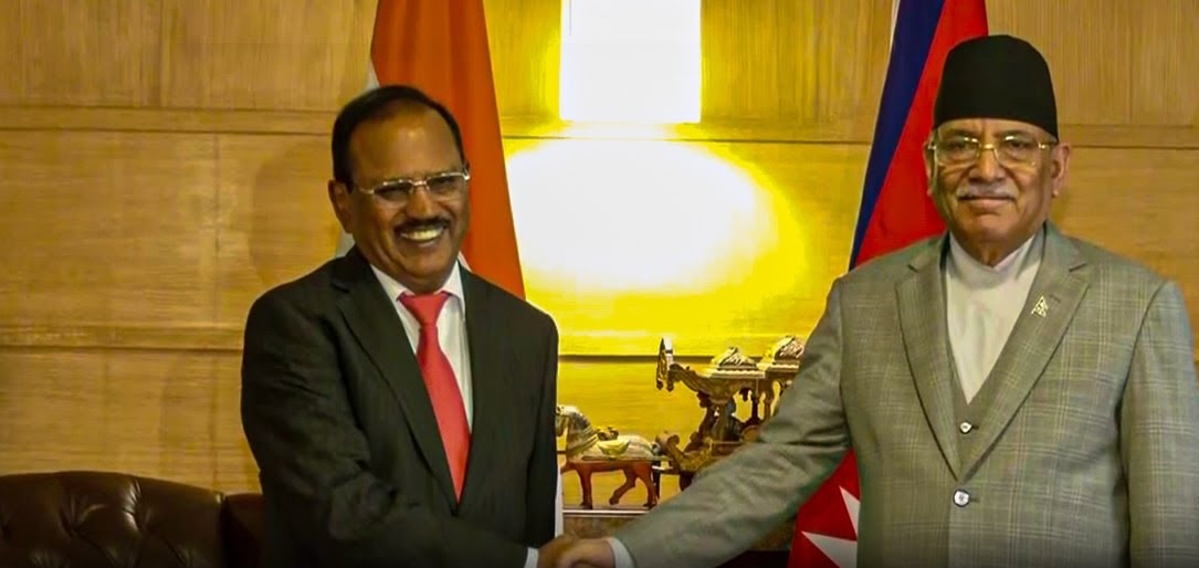 सन् २०२३ मा पुष्पकमल दाहाल 'प्रचण्ड' र अजीत डोभालबीच भएको भेट