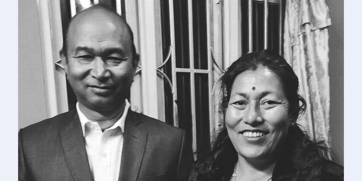 रोजिना र रविनाका आमाबुवा।