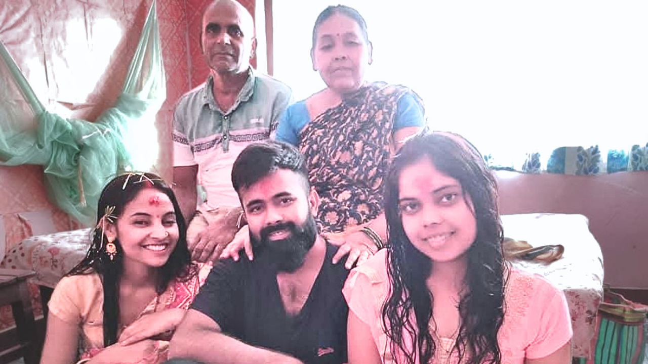 अमृत र उनको परिवार। तस्बिर सौजन्यः अमृतको परिवार