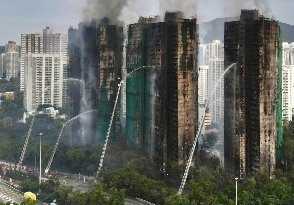 apartment-burn-in-hong-kong-(11)-1764219208.jpg