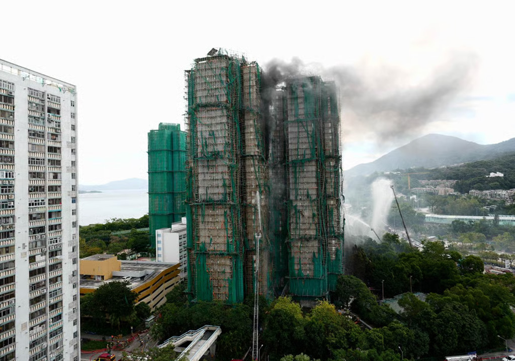 apartment-burn-in-hong-kong-(2)-1764219199.jpg