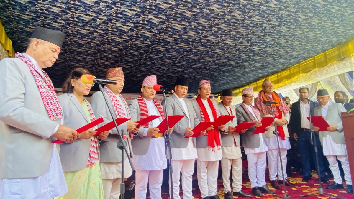 बागमतीमा नवनियुक्त मुख्यमन्त्री र ८ मन्त्रीले लिए शपथ